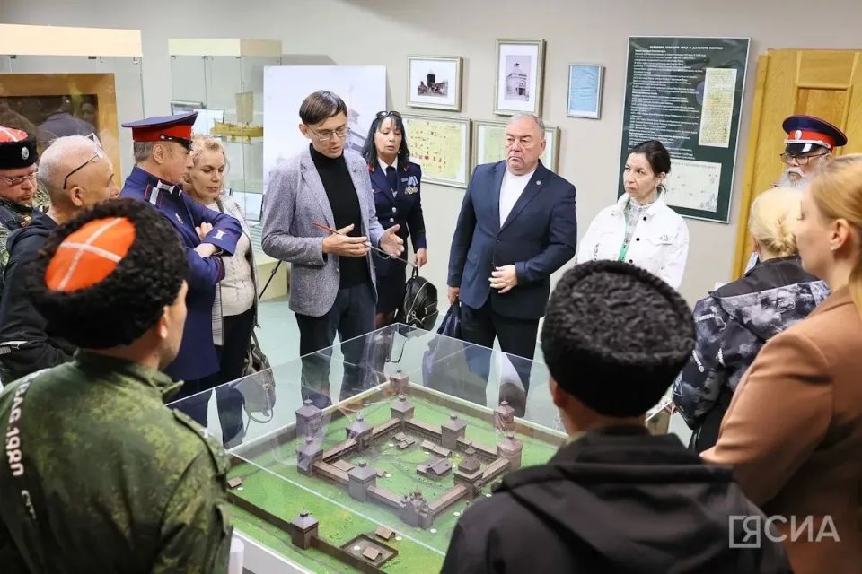 В преддверии Дня России в Якутском музее открылась уникальная выставка «Из истории Якутского казачества» В преддверии Дня России в Якутском музее открылась уникальная выставка «Из истории Якутского казачества»