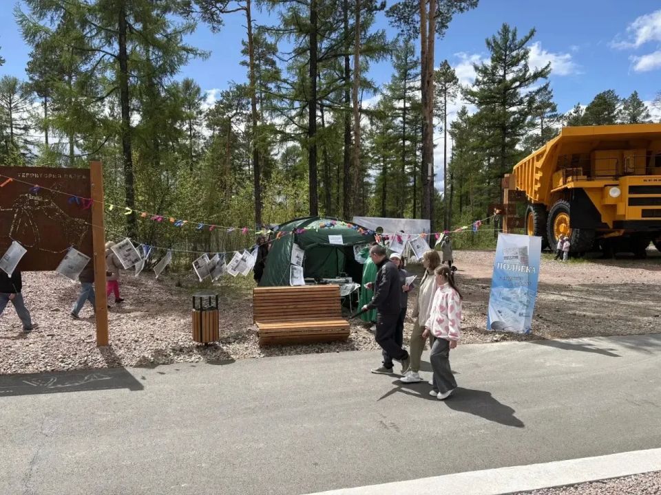 В Нерюнгри отпраздновали Ысыах с массовым осуохаем и титулованным спектаклем «Золотой маски» В Нерюнгри отпраздновали Ысыах с массовым осуохаем и титулованным спектаклем «Золотой маски»