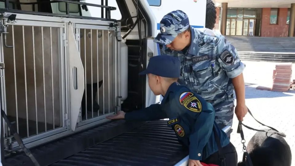 Прямо сейчас на площади Орджоникидзе проходит акция МВД республики «Один день с полицией России»