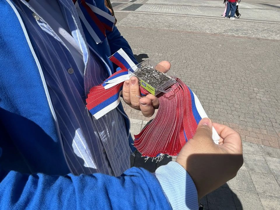 День России объединил жителей республики вокруг главных ценностей — единства народа, преемственности поколений, уважения к истории страны и ответственности за ее будущее День России объединил жителей республики вокруг главных ценностей — единства народа, преемственности поколений, уважения к истории страны и ответственности за ее будущее