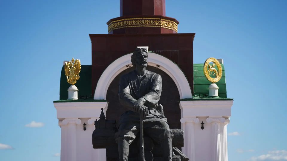 В рамках сохранения исторической памяти и в честь 392-й годовщины основания города народные депутаты Республики Саха (Якутия) Александр Подголов и Дмитрий Паньков приняли участие в торжественной церемонии возложения цветов к... В рамках сохранения исторической памяти и в честь 392-й годовщины основания города народные депутаты Республики Саха (Якутия) Александр Подголов и Дмитрий Паньков приняли участие в торжественной церемонии возложения цветов к...