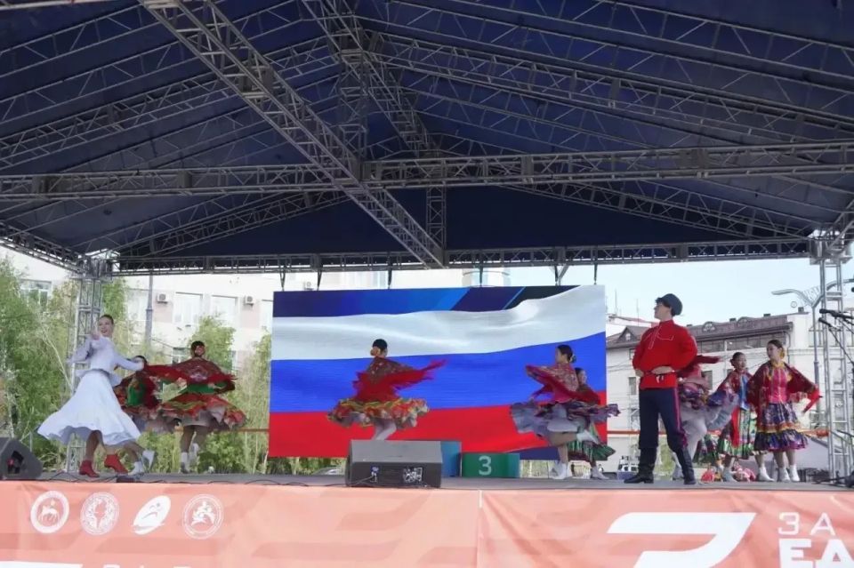 В Якутске состоялся Гала-концерт победителей XVII Республиканского фестиваля казачьей и ямщицкой песни В Якутске состоялся Гала-концерт победителей XVII Республиканского фестиваля казачьей и ямщицкой песни