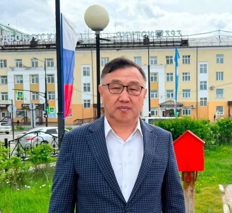Дорогие якутяне!. Поздравляю вас с Днём России! В этот день хочу пожелать всем крепкого здоровья и благополучия