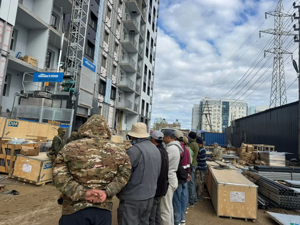 В Якутске миграционная полиция выявила 6 мигрантов-строителей, нарушивших правила патента В Якутске миграционная полиция выявила 6 мигрантов-строителей, нарушивших правила патента