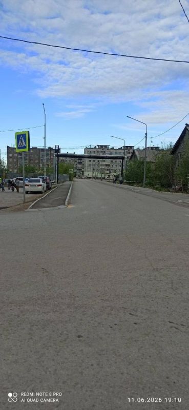 #подписчикЯВ. На этой неделе напротив дома на улице Кузьмина, 18 сбили ребёнка, слава Богу, ребёнок жив , но если бы мальчик буквально минутами двумя раньше выбежал на дорогу, то там был бы однозначно труп, т.к. до той... #подписчикЯВ. На этой неделе напротив дома на улице Кузьмина, 18 сбили ребёнка, слава Богу, ребёнок жив , но если бы мальчик буквально минутами двумя раньше выбежал на дорогу, то там был бы однозначно труп, т.к. до той...
