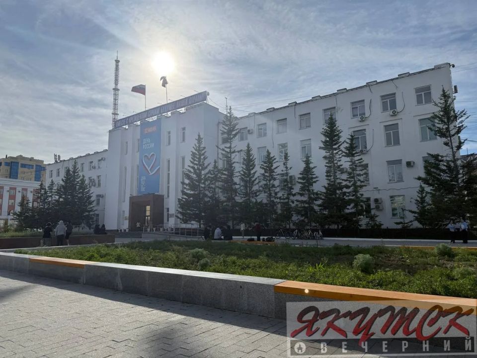 А где цветы?. Традиционно площадь Ленина из года в год украшали цветами А где цветы?. Традиционно площадь Ленина из года в год украшали цветами