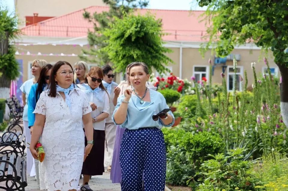 Министр образования и науки Республики Саха (Якутия) Нюргуна Соколова посетила Всероссийский детский центр «Алые паруса» с рабочим визитом Министр образования и науки Республики Саха (Якутия) Нюргуна Соколова посетила Всероссийский детский центр «Алые паруса» с рабочим визитом