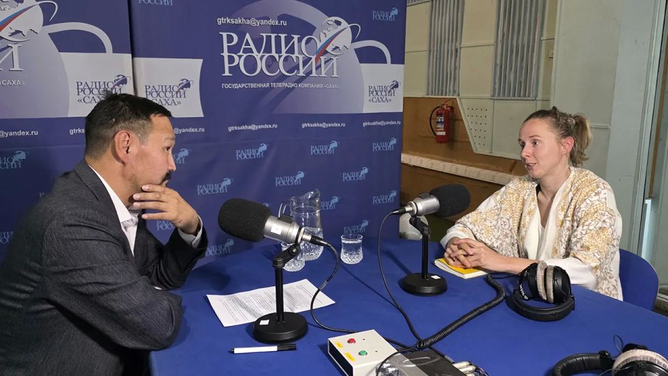В выпуске радиопередачи ГТРК "Саха" — "Тема дня" гостем программы стала заместитель министра предпринимательства, торговли и туризма республики Мария Эдуардовна Карпова В выпуске радиопередачи ГТРК "Саха" — "Тема дня" гостем программы стала заместитель министра предпринимательства, торговли и туризма республики Мария Эдуардовна Карпова