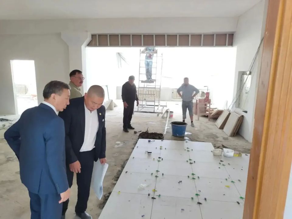 Проверил ход ремонта Национальной библиотеки Якутии Проверил ход ремонта Национальной библиотеки Якутии
