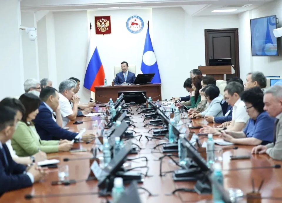 Айсен Николаев провёл рабочую встречу с руководством Ил Тумэн