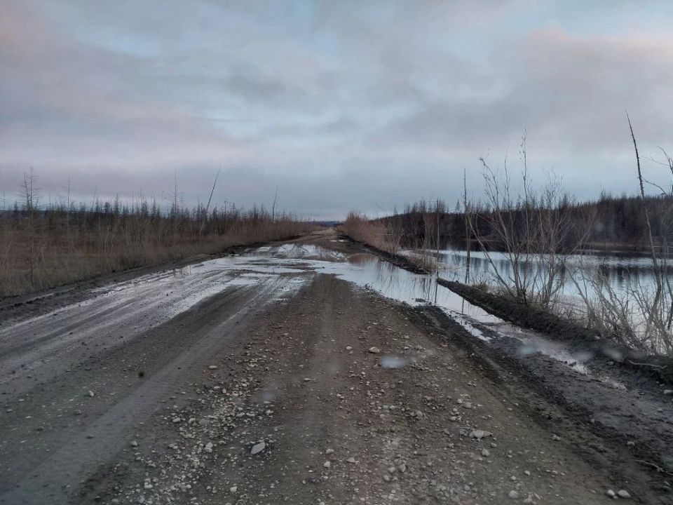 Как арктические дорожники борются с последствиями паводка Как арктические дорожники борются с последствиями паводка