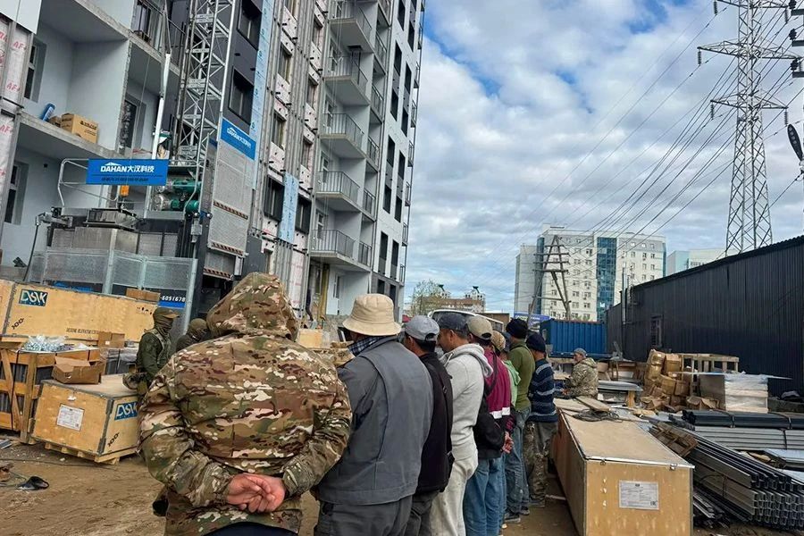 В Якутске при участии ОМОН «Бизон» выявлены нарушители миграционного режима В Якутске при участии ОМОН «Бизон» выявлены нарушители миграционного режима