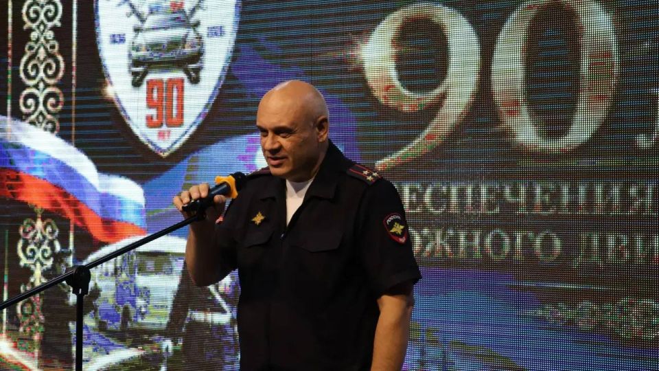 В Якутске презентовали юбилейную книгу к 90-летию Госавтоинспекции В Якутске презентовали юбилейную книгу к 90-летию Госавтоинспекции