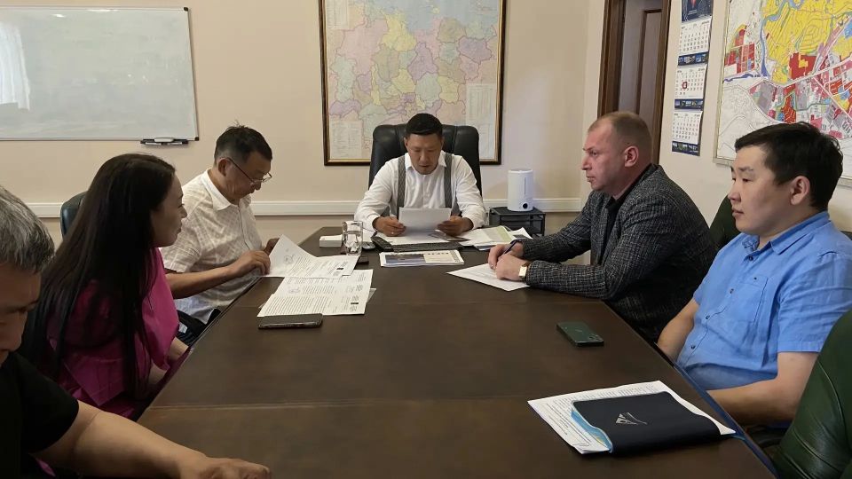 Министр строительства Республики Саха (Якутия) Виктор Романов провел рабочую встречу с главой Жиганского национального эвенкийского района Василием Сорокиным Министр строительства Республики Саха (Якутия) Виктор Романов провел рабочую встречу с главой Жиганского национального эвенкийского района Василием Сорокиным