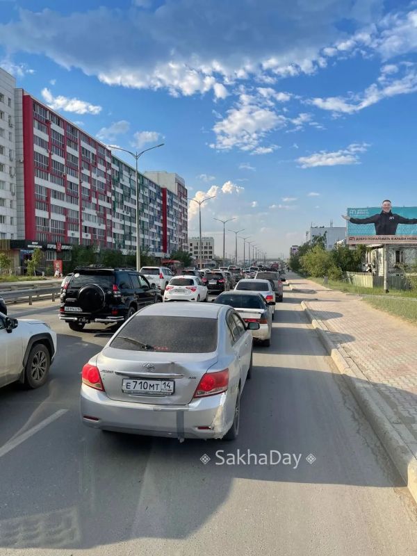 От яксмк в сторону аэропорта дьиикэй пробка