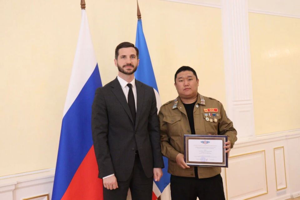 В Якутии наградили организаторов и волонтеров акции «Бессмертный полк» В Якутии наградили организаторов и волонтеров акции «Бессмертный полк»