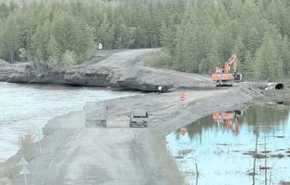 В связи с сообщениями СМИ о размыве участка федеральной трассы Р-504 «Колыма» в районе посёлка Артык (Оймяконский район) Министерство транспорта и дорожного хозяйства Республики Саха (Якутия) информирует: ситуация находится... В связи с сообщениями СМИ о размыве участка федеральной трассы Р-504 «Колыма» в районе посёлка Артык (Оймяконский район) Министерство транспорта и дорожного хозяйства Республики Саха (Якутия) информирует: ситуация находится...