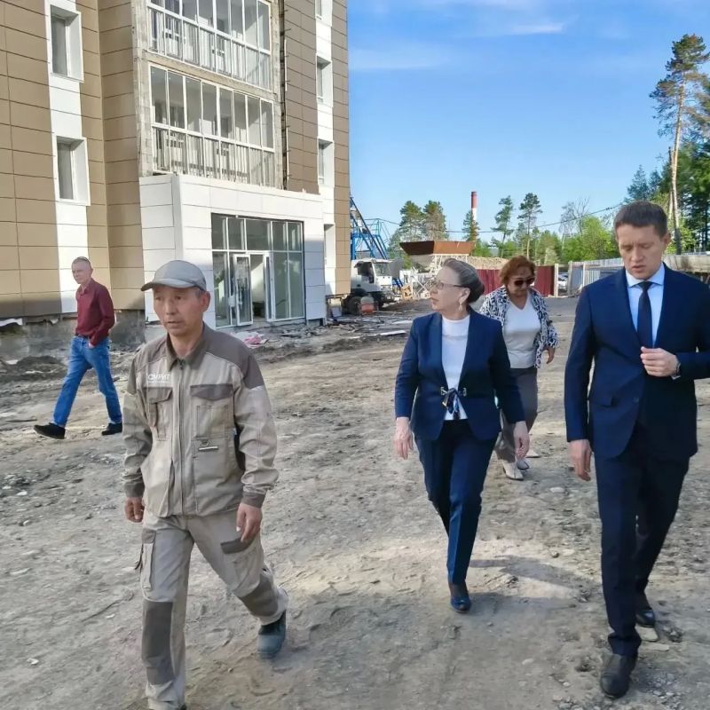 Уже нынешним летом первые новоселы поселятся в новом жилом комплексе «Покровские ворота», возводимом в Нерюнгри по программе «Доступное арендное жилье в Дальневосточном федеральном округе» Уже нынешним летом первые новоселы поселятся в новом жилом комплексе «Покровские ворота», возводимом в Нерюнгри по программе «Доступное арендное жилье в Дальневосточном федеральном округе»