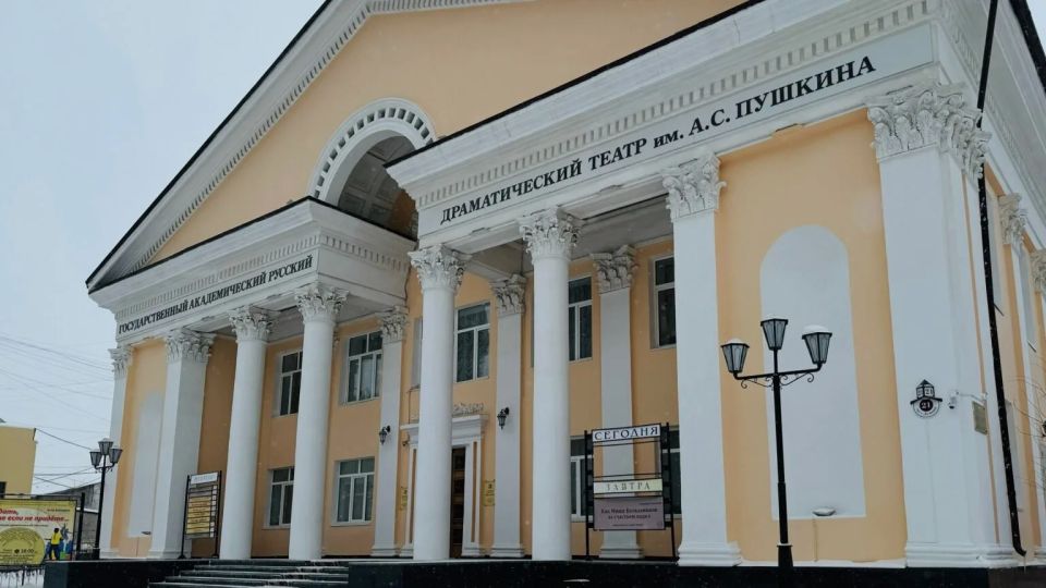 Творческие работники в Якутии получили право на длительный отпуск сроком до года