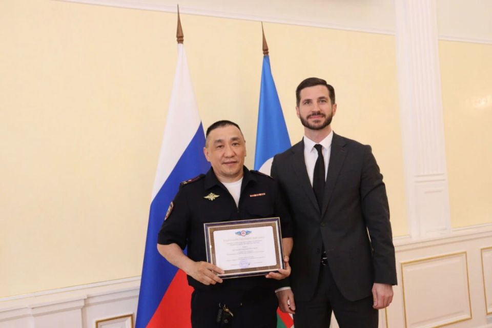 В Якутии наградили организаторов и волонтеров акции «Бессмертный полк» В Якутии наградили организаторов и волонтеров акции «Бессмертный полк»