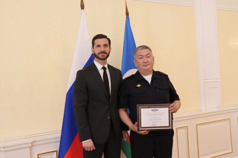 В Якутии наградили организаторов и волонтеров акции «Бессмертный полк» В Якутии наградили организаторов и волонтеров акции «Бессмертный полк»