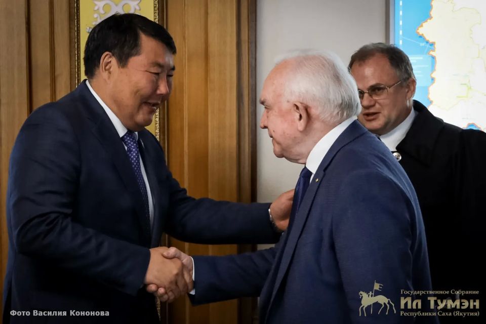 Спикер Ил Тумэна Алексей Еремеев встретился с делегацией Российской академии наук