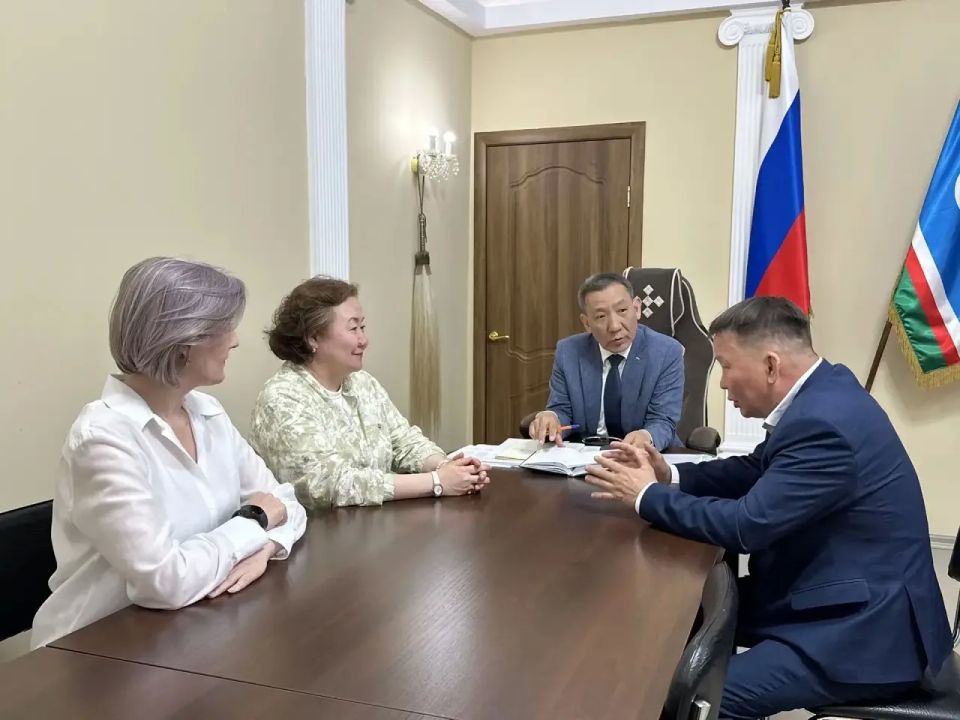 Состоялась рабочая встреча с новым председателем постоянного комитета Государственного Собрания (Ил Тумэн) по культуре и средствам массовой информации Вячеславом Семеновичем Куличкиным Состоялась рабочая встреча с новым председателем постоянного комитета Государственного Собрания (Ил Тумэн) по культуре и средствам массовой информации Вячеславом Семеновичем Куличкиным