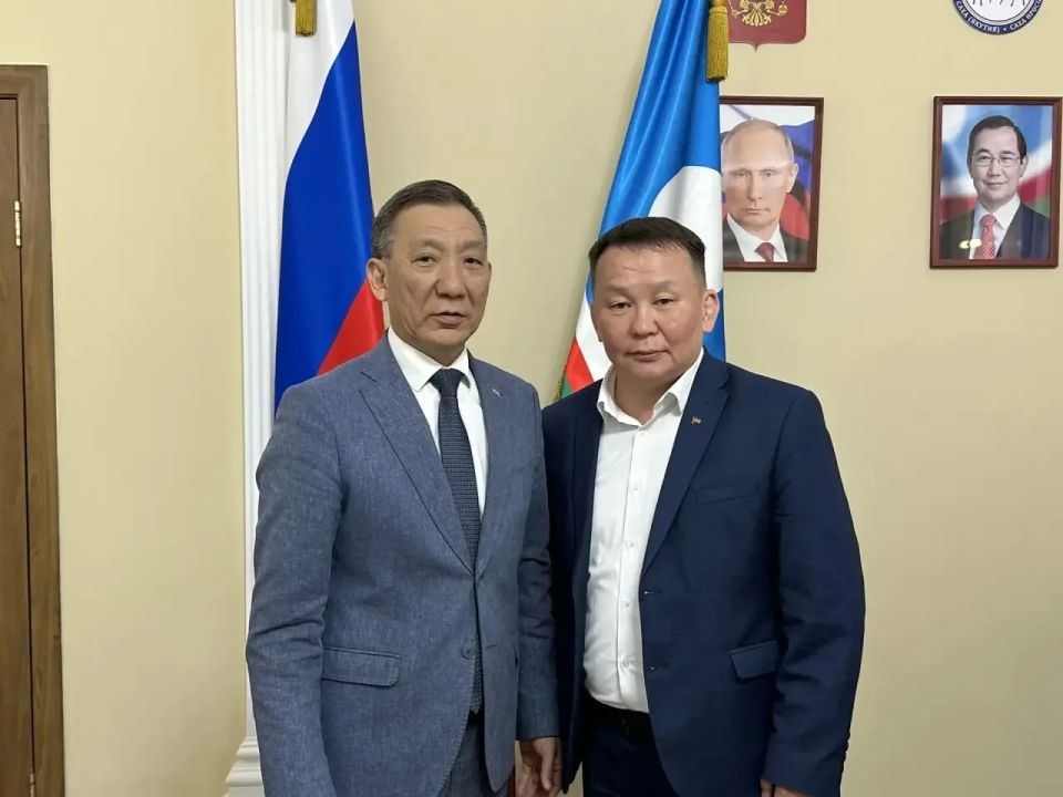 Состоялась рабочая встреча с новым председателем постоянного комитета Государственного Собрания (Ил Тумэн) по культуре и средствам массовой информации Вячеславом Семеновичем Куличкиным Состоялась рабочая встреча с новым председателем постоянного комитета Государственного Собрания (Ил Тумэн) по культуре и средствам массовой информации Вячеславом Семеновичем Куличкиным