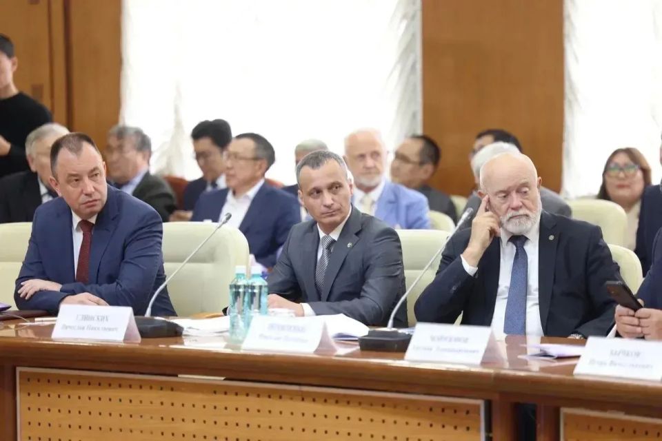 В Якутске прошло совместное заседание РАН и Правительства Якутии по развитию Арктики В Якутске прошло совместное заседание РАН и Правительства Якутии по развитию Арктики