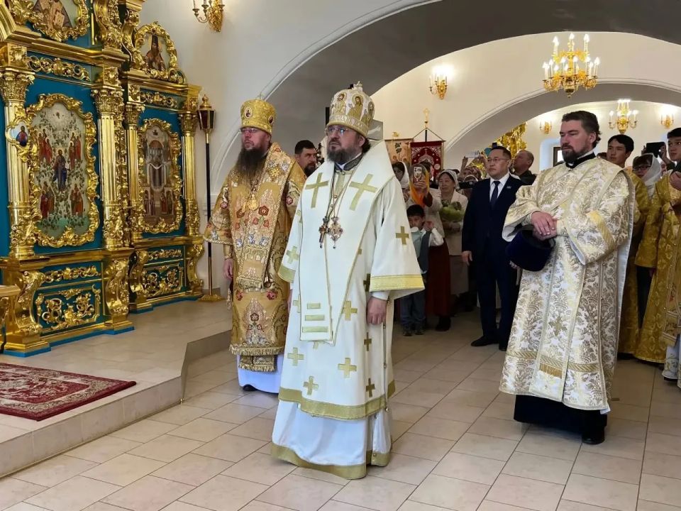В Якутске прошло торжественное богослужение в честь 15-летия архиерейской хиротонии архиепископа Романа В Якутске прошло торжественное богослужение в честь 15-летия архиерейской хиротонии архиепископа Романа