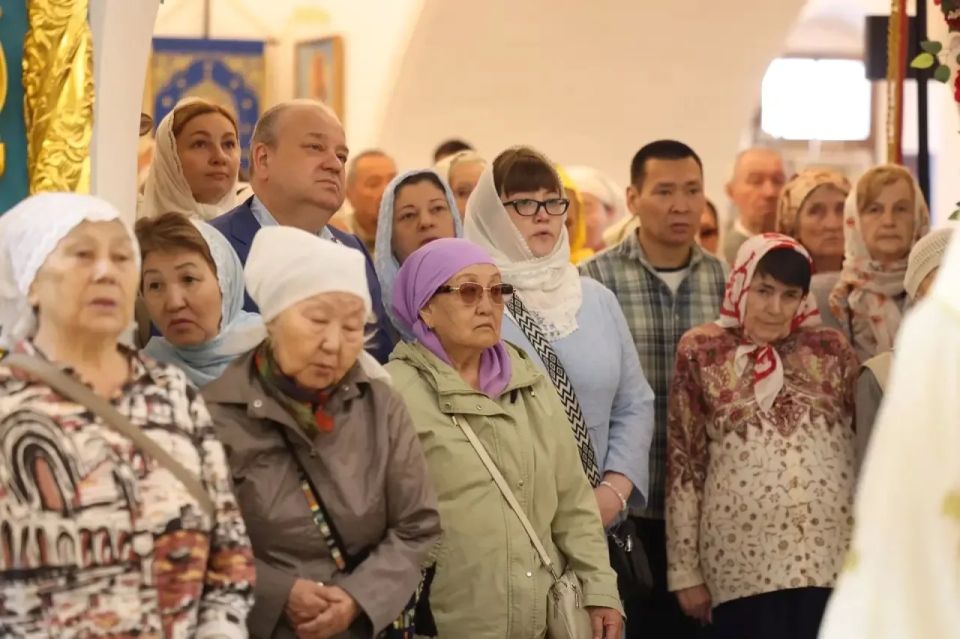 В Якутске прошло торжественное богослужение в честь 15-летия архиерейской хиротонии архиепископа Романа В Якутске прошло торжественное богослужение в честь 15-летия архиерейской хиротонии архиепископа Романа