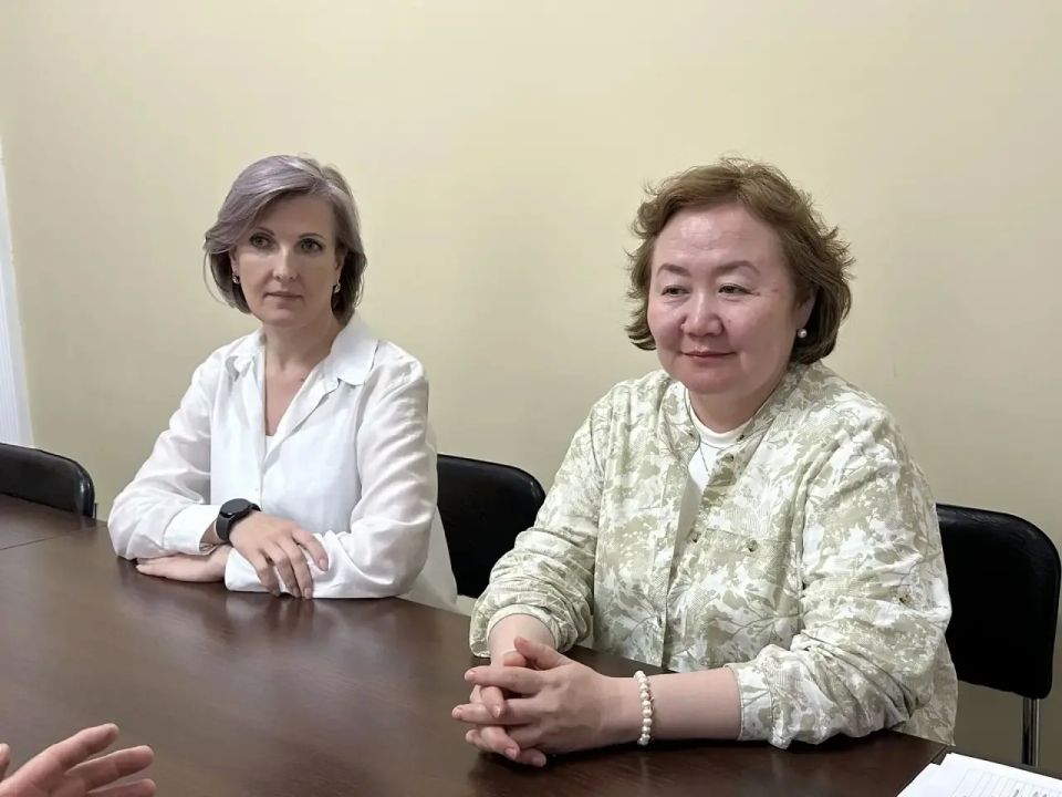 Состоялась рабочая встреча с новым председателем постоянного комитета Государственного Собрания (Ил Тумэн) по культуре и средствам массовой информации Вячеславом Семеновичем Куличкиным Состоялась рабочая встреча с новым председателем постоянного комитета Государственного Собрания (Ил Тумэн) по культуре и средствам массовой информации Вячеславом Семеновичем Куличкиным