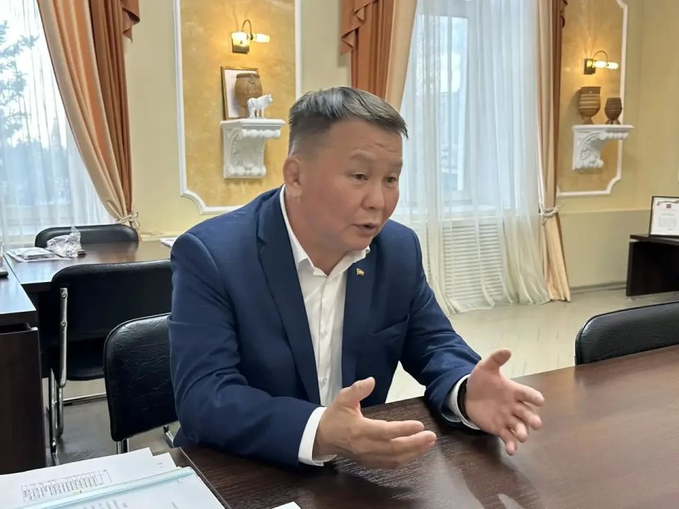 Состоялась рабочая встреча с новым председателем постоянного комитета Государственного Собрания (Ил Тумэн) по культуре и средствам массовой информации Вячеславом Семеновичем Куличкиным Состоялась рабочая встреча с новым председателем постоянного комитета Государственного Собрания (Ил Тумэн) по культуре и средствам массовой информации Вячеславом Семеновичем Куличкиным