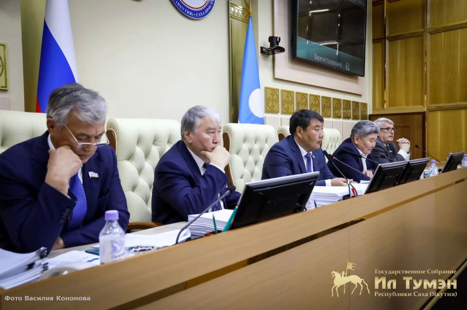 На пленарном заседании широкое обсуждение получил доклад Уполномоченного по правам коренных малочисленных народов Севера 18 июня на XIX пленарном заседании народные депутаты рассмотрели доклад Уполномоченного по правам КМНС... На пленарном заседании широкое обсуждение получил доклад Уполномоченного по правам коренных малочисленных народов Севера 18 июня на XIX пленарном заседании народные депутаты рассмотрели доклад Уполномоченного по правам КМНС...