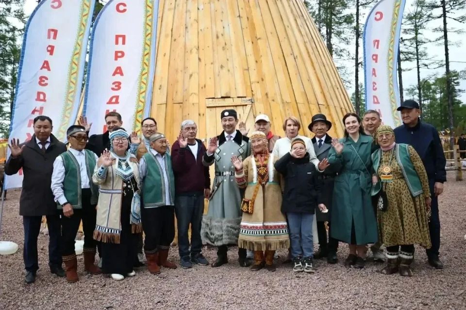 Айсен Николаев - законодатель национальной моды Айсен Николаев - законодатель национальной моды
