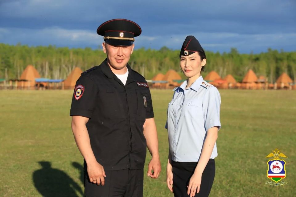 Якутские полицейские примерили национальные костюмы к Ысыаху Якутские полицейские примерили национальные костюмы к Ысыаху