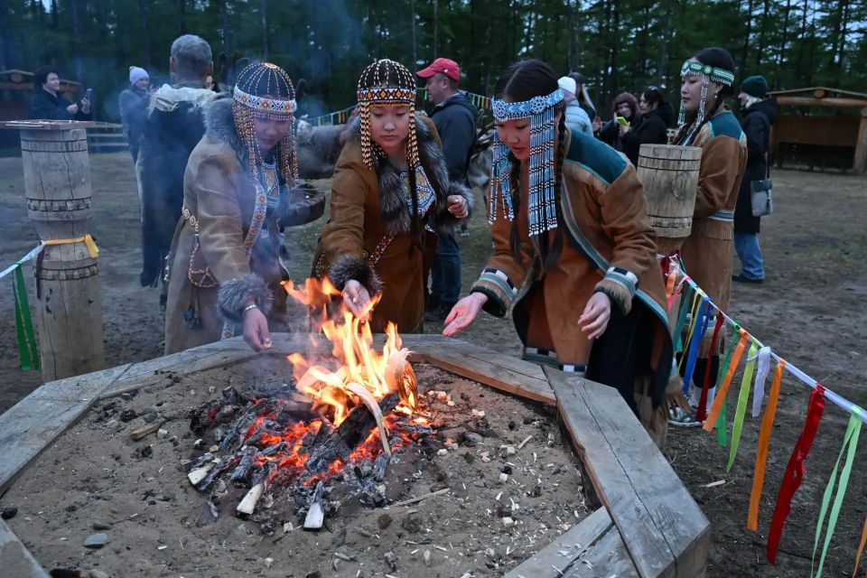 Встреча Нового Солнца на Бакалдыне: сакральный обряд на поляне Таастаах Встреча Нового Солнца на Бакалдыне: сакральный обряд на поляне Таастаах