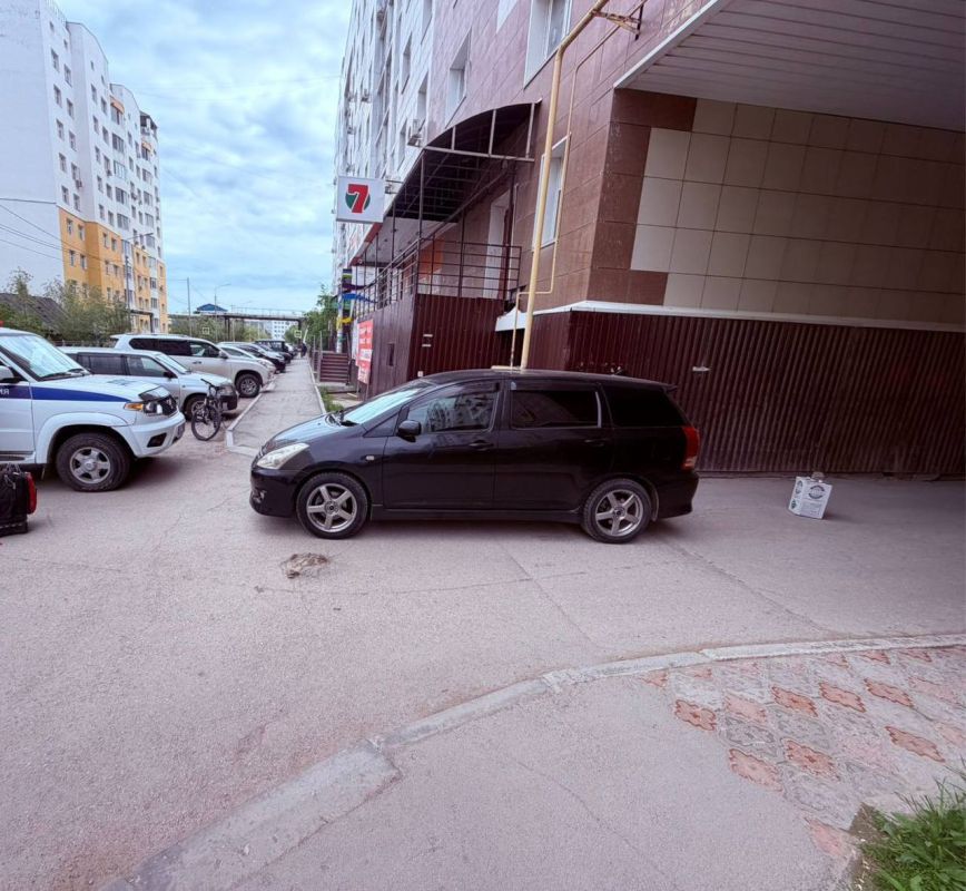 19.06.2026 около 10:24 по адресу: г.Якутск, ул.Каландаришвили, возле дома N7, 29-летний водитель, управляя транспортным средством марки “Toyota Wish” при выезде с прилегающей территории совершил наезд на несовершеннолетнего... 19.06.2026 около 10:24 по адресу: г.Якутск, ул.Каландаришвили, возле дома N7, 29-летний водитель, управляя транспортным средством марки “Toyota Wish” при выезде с прилегающей территории совершил наезд на несовершеннолетнего...
