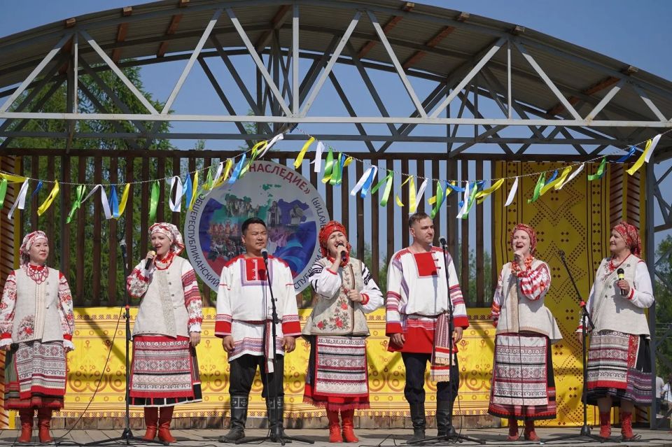 На Ысыахе в Таттинском улусе прошёл концерт «АртОтряд: Голос Дружбы» На Ысыахе в Таттинском улусе прошёл концерт «АртОтряд: Голос Дружбы»