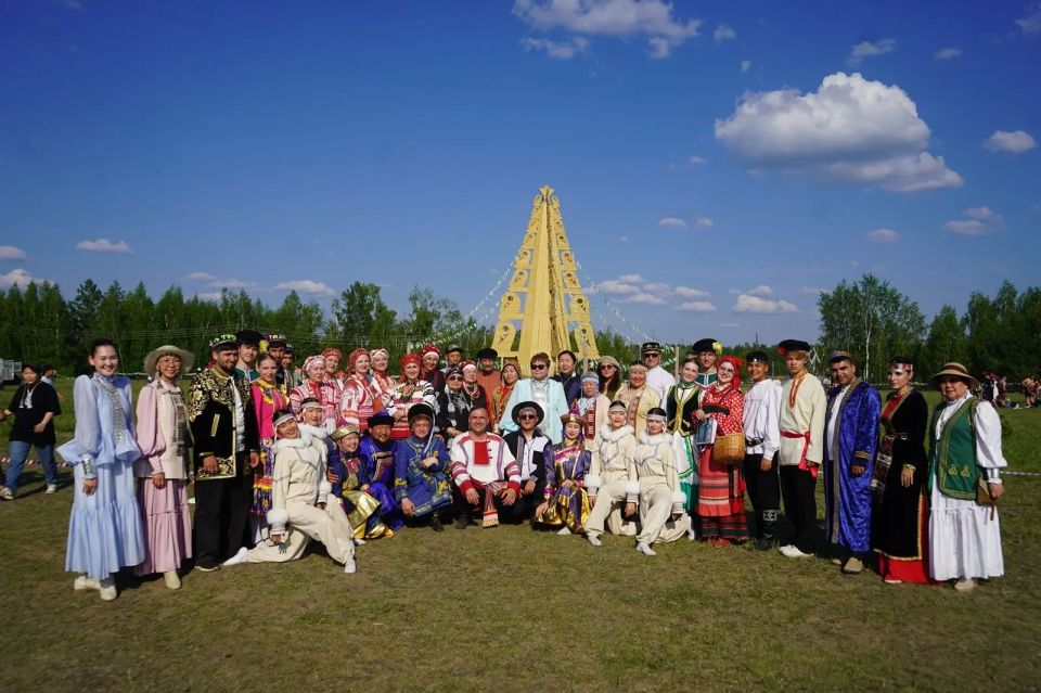 На Ысыахе в Таттинском улусе прошёл концерт «АртОтряд: Голос Дружбы» На Ысыахе в Таттинском улусе прошёл концерт «АртОтряд: Голос Дружбы»