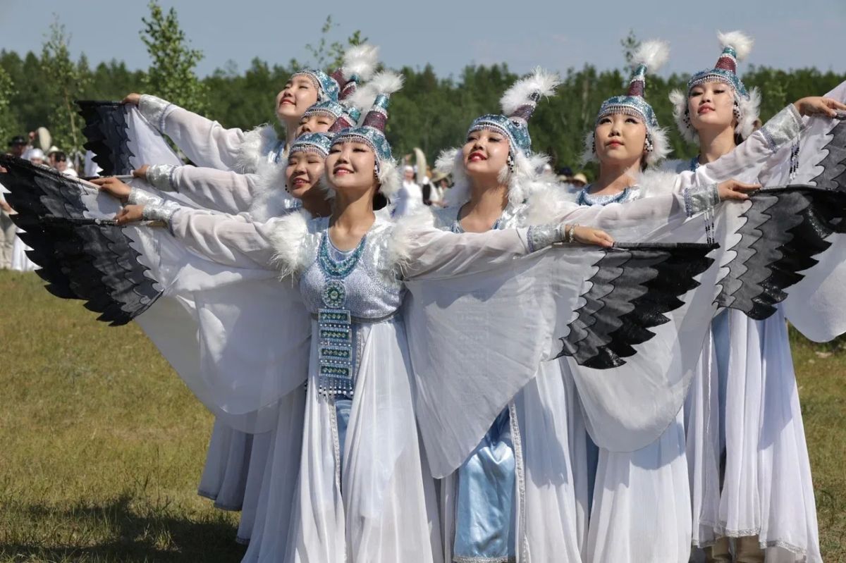 Смысл национального праздника Ысыах многогранен – в нем переплелись древние верования, связь с природой и идея единения людей Смысл национального праздника Ысыах многогранен – в нем переплелись древние верования, связь с природой и идея единения людей