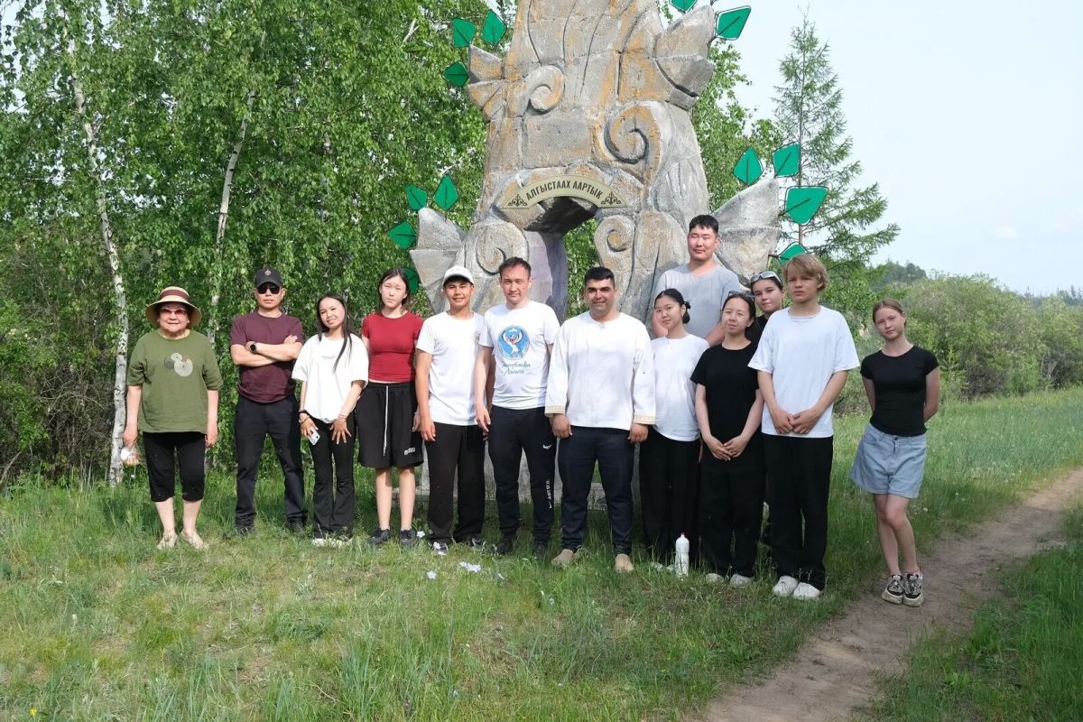 Делегация Ассамблеи народов России и Дома дружбы народов гостит на родине Алексея Кулаковского в знак уважения к Его литературному и духовному наследию, завещавшему будущим поколениям на много лет вперед жить в мире и... Делегация Ассамблеи народов России и Дома дружбы народов гостит на родине Алексея Кулаковского в знак уважения к Его литературному и духовному наследию, завещавшему будущим поколениям на много лет вперед жить в мире и...