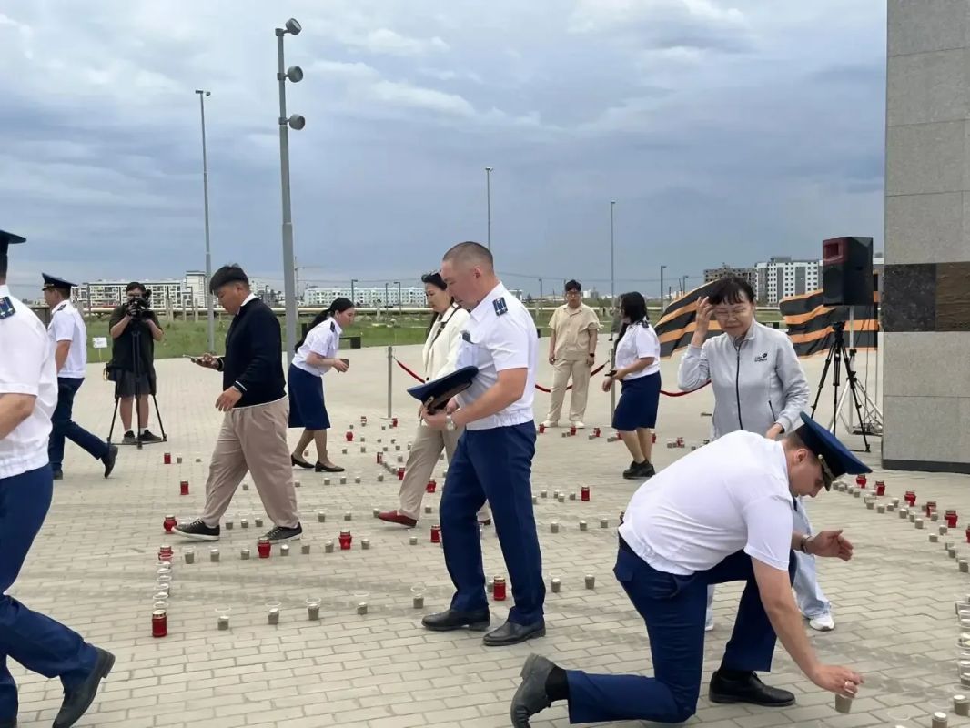 Сотрудники прокуратуры Республики Саха (Якутия) приняли участие в акции 22 июня – День памяти и скорби Сотрудники прокуратуры Республики Саха (Якутия) приняли участие в акции 22 июня – День памяти и скорби
