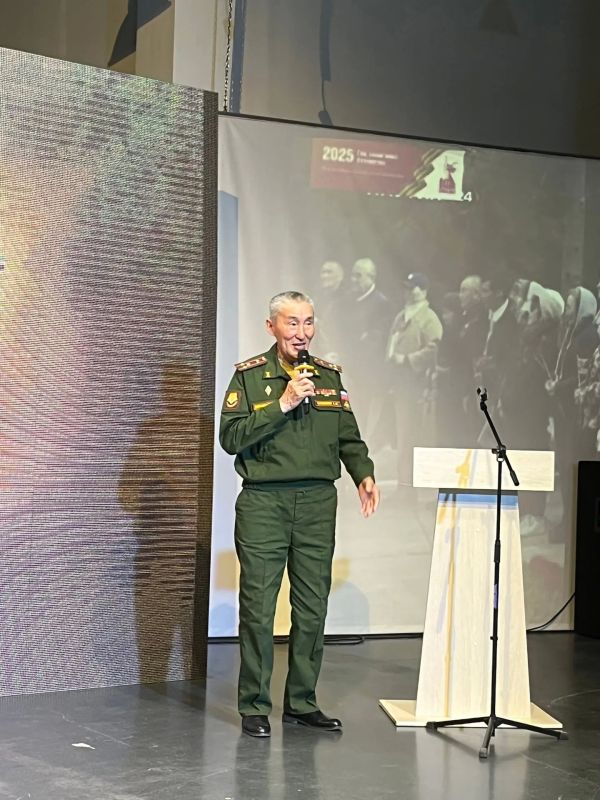 В Якутске ветераны и молодежь почтили память героев в День памяти и скорби В Якутске ветераны и молодежь почтили память героев в День памяти и скорби