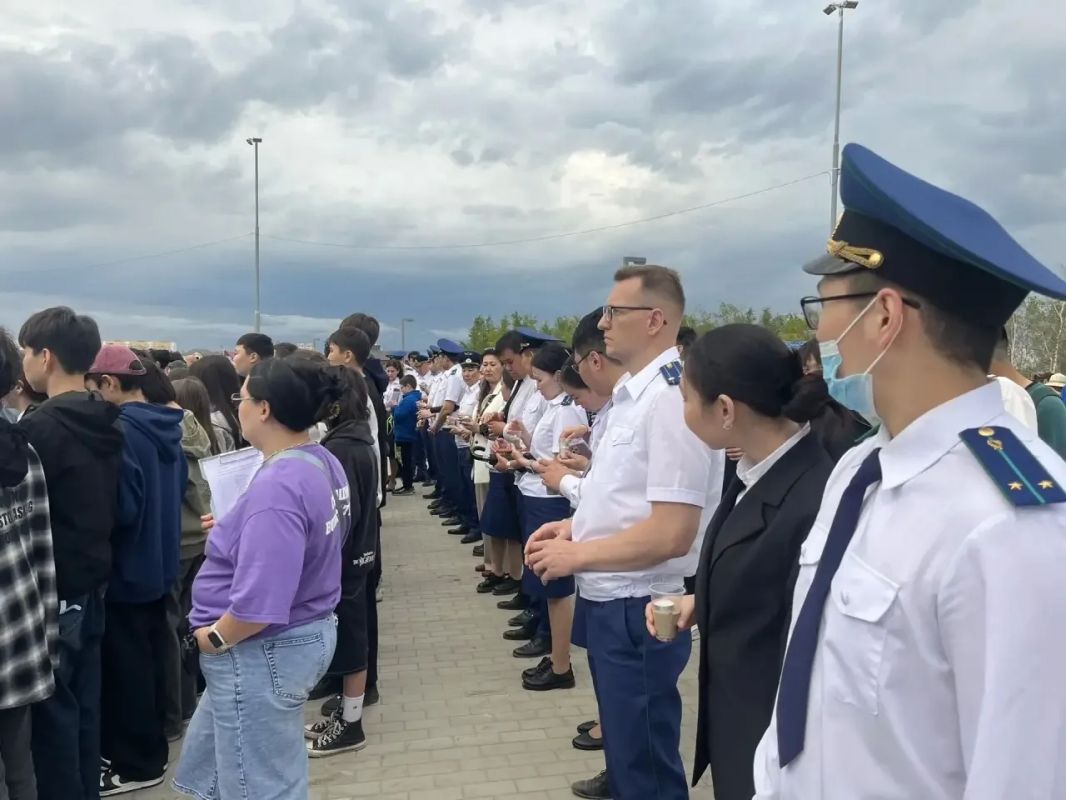 Сотрудники прокуратуры Республики Саха (Якутия) приняли участие в акции 22 июня – День памяти и скорби Сотрудники прокуратуры Республики Саха (Якутия) приняли участие в акции 22 июня – День памяти и скорби