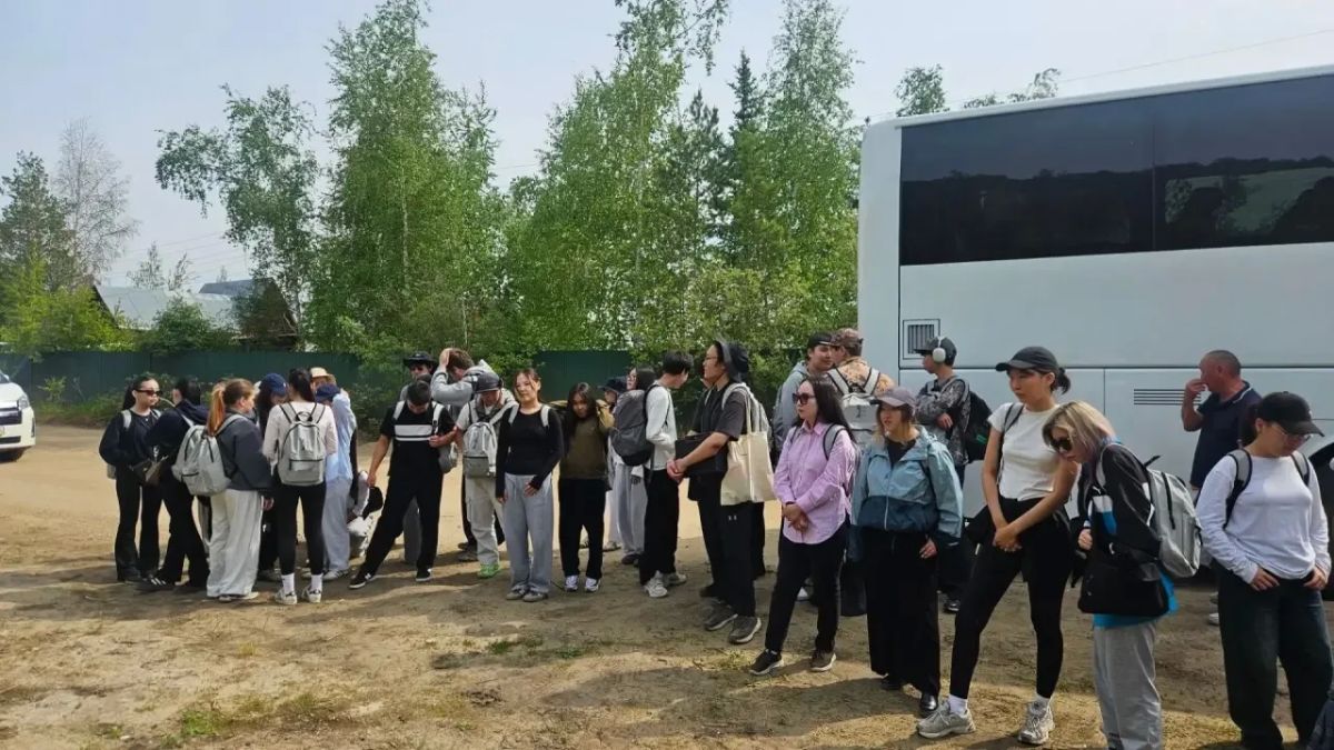Наша молодежь проводит каникулы активно, ярко и с пользой! 50 активистов Якутии приняли участие в походе, который прошел в рамках программы Росмолодежи «Больше, чем путешествие» Наша молодежь проводит каникулы активно, ярко и с пользой! 50 активистов Якутии приняли участие в походе, который прошел в рамках программы Росмолодежи «Больше, чем путешествие»