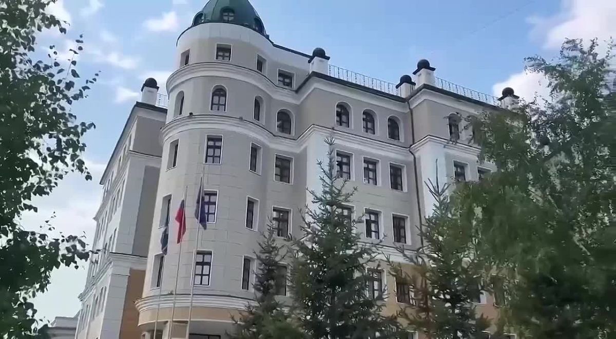 Прокурор Кобяйского района через суд взыскал в пользу участника СВО средства, переведенные дропперам