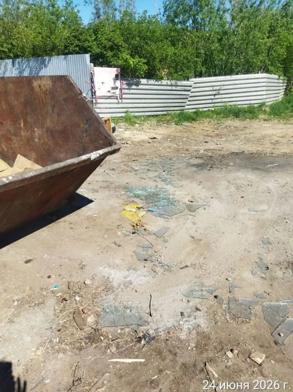 Дежурными муниципальными дворниками Управы Гагаринского округа проводится работа по подбору мусора на общественных санитарных точках, общественных пространствах и территории округа Дежурными муниципальными дворниками Управы Гагаринского округа проводится работа по подбору мусора на общественных санитарных точках, общественных пространствах и территории округа