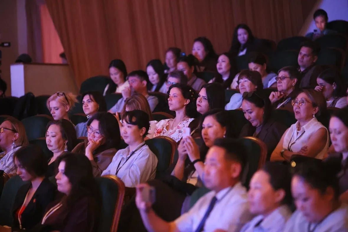 В Якутске проходит II Международный фестиваль «Книжный ветер» с участием 26 издательств, также кинокомпозиторов, продюсеров, сценаристов, редакторов, директоров библиотек и архитекторов страны В Якутске проходит II Международный фестиваль «Книжный ветер» с участием 26 издательств, также кинокомпозиторов, продюсеров, сценаристов, редакторов, директоров библиотек и архитекторов страны