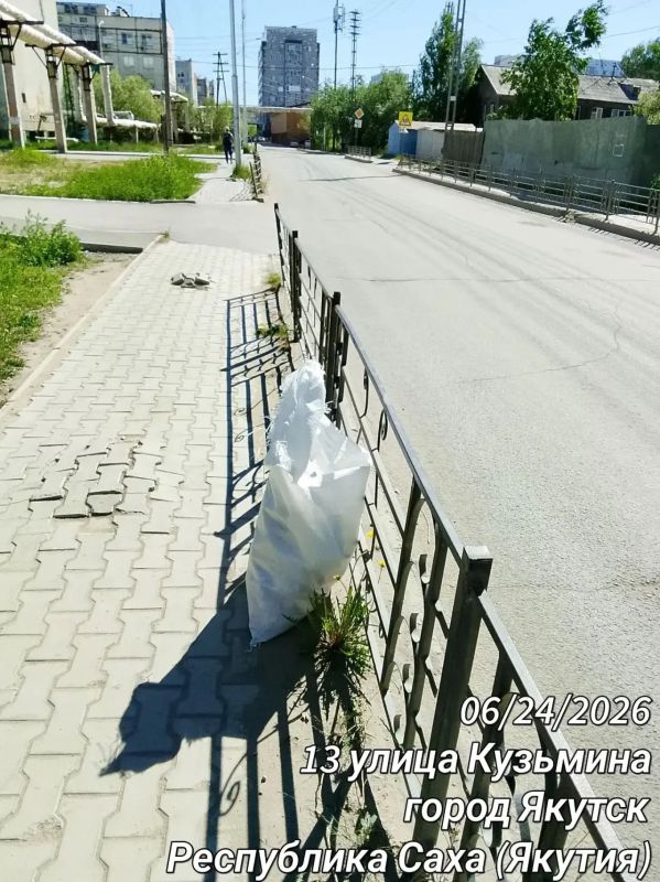 Дежурными муниципальными дворниками Управы Гагаринского округа проводится работа по подбору мусора на общественных санитарных точках, общественных пространствах и территории округа Дежурными муниципальными дворниками Управы Гагаринского округа проводится работа по подбору мусора на общественных санитарных точках, общественных пространствах и территории округа